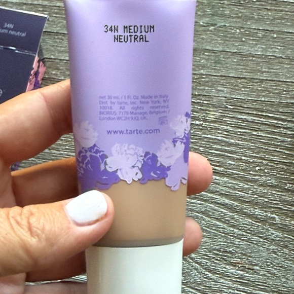 New in box Tarte Marajuca Tinted Hydrator Full Size - 34N Medium Neutral - Picture 2 of 4